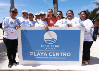 Gobierno de Isla Mujeres ondea con orgullo la Bandera Blue Flag para Playa Centro y Playa Norte