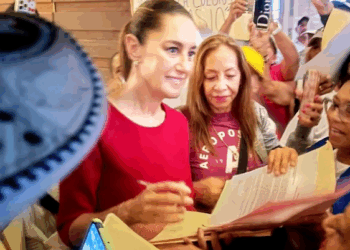 Denuncian vecinos de la Colosio ante Sheinbaum despojos de predios por extranjeros