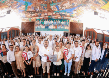 Recibe Congreso de la Justicia Social distintivo de excelencia en el servicio público