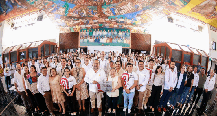 Recibe Congreso de la Justicia Social distintivo de excelencia en el servicio público