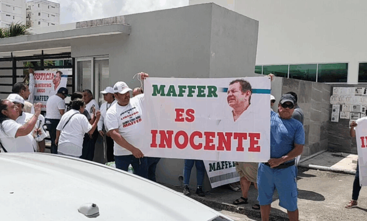 Protestan taxistas de Cancún para exigir liberación de líder interino acusado de homicidio
