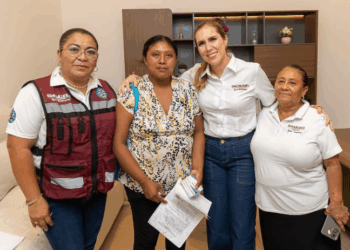 Atenea Gómez Ricalde atiende Miércoles con la Gente desde las nuevas oficinas de Gobierno de Zona Continental