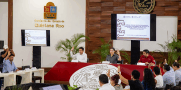 Estefanía Mercado oficializa en Cabildo que el color “Arena Playa” será el color de la ciudad, dejando atrás los colores partidistas