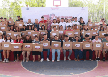 Atenea Gómez fortalece la educación en Ciudad Mujeres con entrega de computadoras