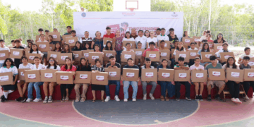 Atenea Gómez fortalece la educación en Ciudad Mujeres con entrega de computadoras