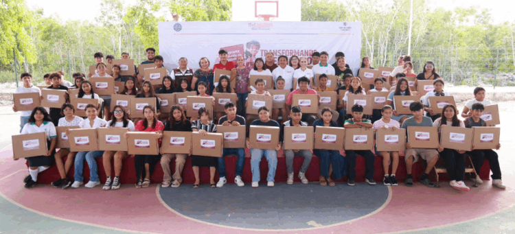 Atenea Gómez fortalece la educación en Ciudad Mujeres con entrega de computadoras