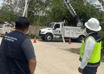 Gestiona Puerto Morelos mejora en el suministro eléctrico en Leona Vicario ante la CFE