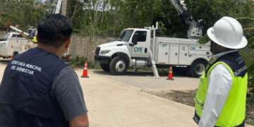 Gestiona Puerto Morelos mejora en el suministro eléctrico en Leona Vicario ante la CFE