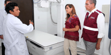 Fortalece Mara Lezama servicios de salud en Isla Mujeres con nuevo equipo de Rayos X