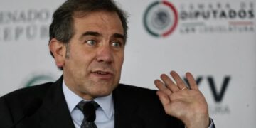 Corte ampara a Lorenzo Córdova contra mención en libros de texto; ordena a SEP reeditarlos