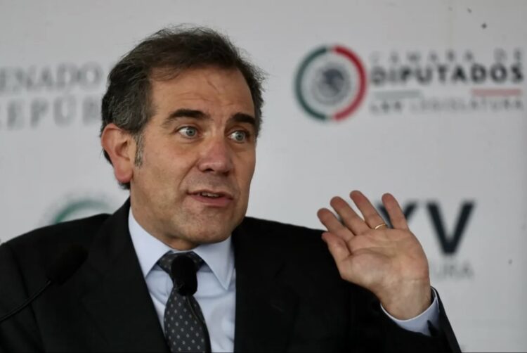 Corte ampara a Lorenzo Córdova contra mención en libros de texto; ordena a SEP reeditarlos