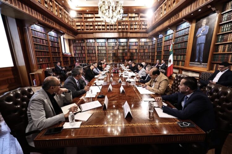 INE y Comisión presidencial sostienen primera reunión para reforma electoral