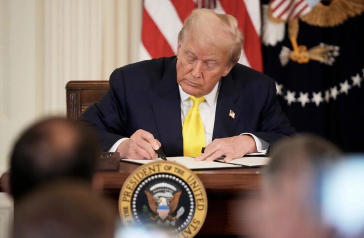 Ordena Trump usar fuerza militar contra cárteles catalogados como terroristas: NYT