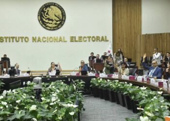 Piden a morenista retirar demanda contra consejeros del INE por revocación de mandato