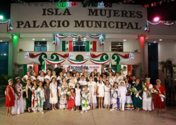 Gobierno Municipal inicia actividades del Mes Patrio en Isla Mujeres