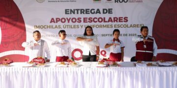 Entregan casi 5 mil paquetes de apoyo escolar a alumnos de preescolar, primaria y secundaria de Puerto Morelos