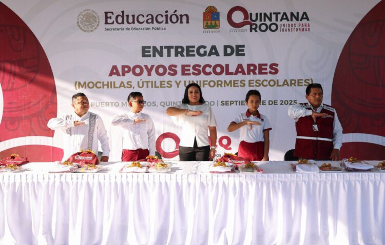 Entregan casi 5 mil paquetes de apoyo escolar a alumnos de preescolar, primaria y secundaria de Puerto Morelos