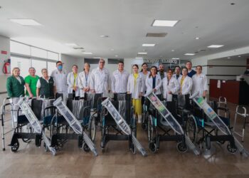 Dona DIF Playa del Carmen aparatos asistenciales al Hospital General del Bienestar