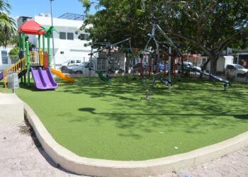 Gobierno de Estefanía Mercado avanza en la recuperación de parques y domos en Playa del Carmen