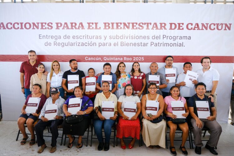 Entregan Mara Lezama y Ana Paty Peralta 303 títulos de propiedad para el bienestar y certeza jurídica de más de mil 400 personas