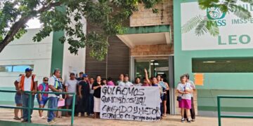Bloquean Centro de Salud de Leona Vicario, por rumores de retiro de máquinas