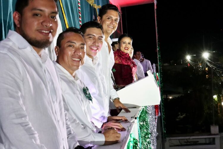 Celebran Blanca Merari y portomorelenses el 215 Aniversario del Grito de Independencia