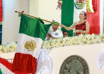 Atenea Gómez Ricalde celebra con unidad y orgullo nacional el Grito de Independencia en Isla Mujeres
