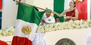 Atenea Gómez Ricalde celebra con unidad y orgullo nacional el Grito de Independencia en Isla Mujeres