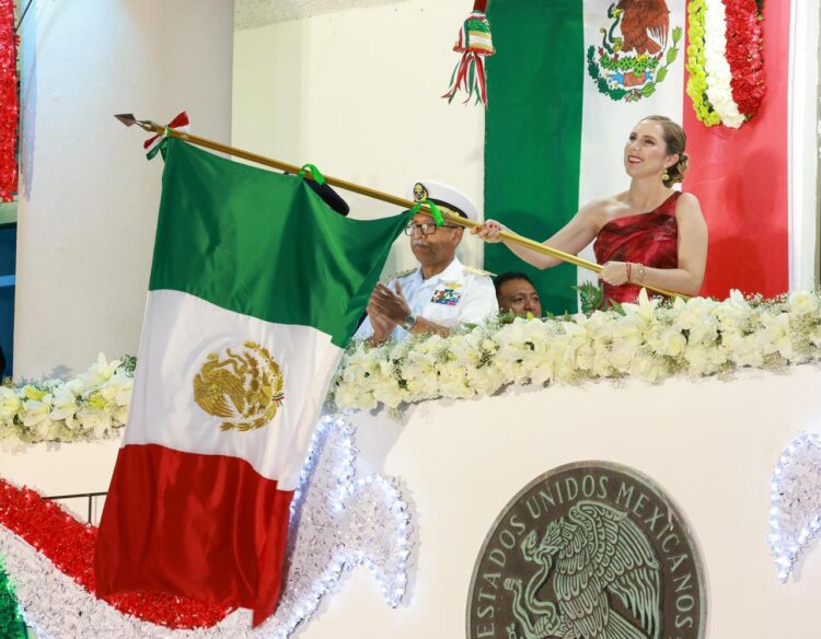 Atenea Gómez Ricalde celebra con unidad y orgullo nacional el Grito de Independencia en Isla Mujeres