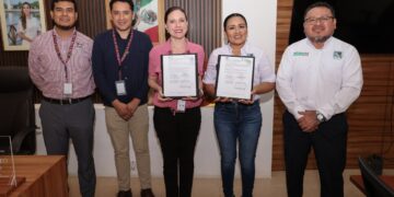 Firma Blanca Merari convenio con la Universidad Vizcaya