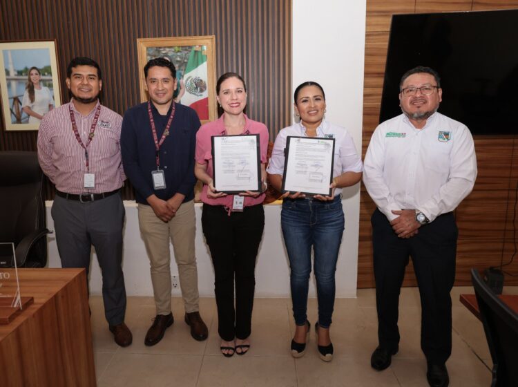 Firma Blanca Merari convenio con la Universidad Vizcaya