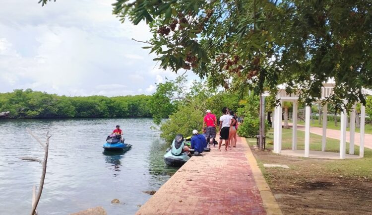 Denuncian uso de área pública como atracadero en el canal Sigfrido
