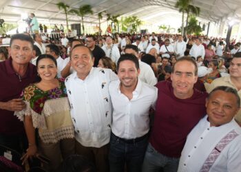 Renán Sánchez acompaña a la presidenta Claudia Sheinbaum en su informe al pueblo de Quintana Roo