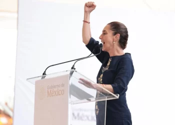 "Salimos adelante con dignidad": Sheinbaum sobre política arancelaria de Trump