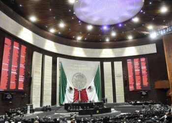 Aprueba San Lázaro prohibir la venta de bebidas "energéticas" a menores de edad