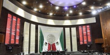 Aprueba San Lázaro prohibir la venta de bebidas "energéticas" a menores de edad