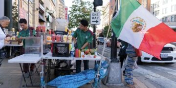 Pide Sheinbaum a mexicanos en EU extremar precauciones durante celebraciones patrias