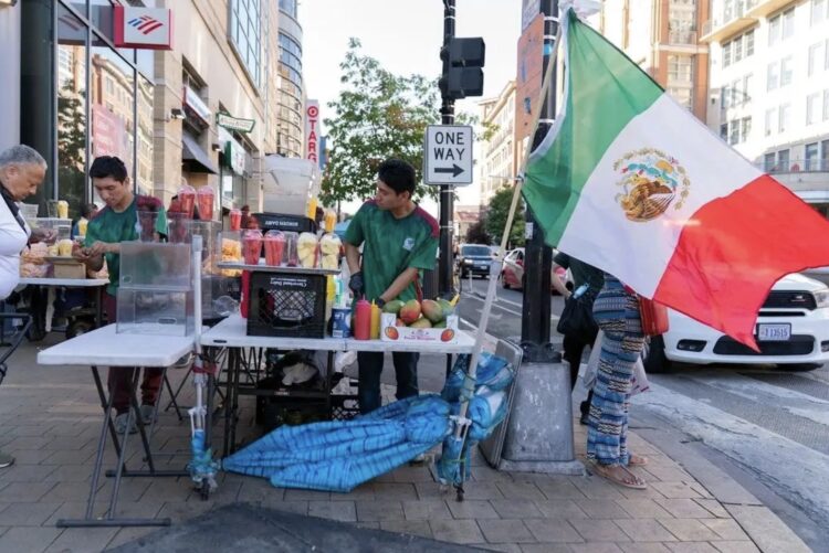 Pide Sheinbaum a mexicanos en EU extremar precauciones durante celebraciones patrias
