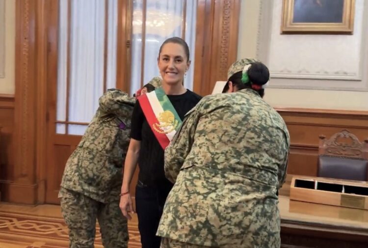 Comparte Sheinbaum proceso de confección de la Banda Presidencial que usará en ceremonia del Grito