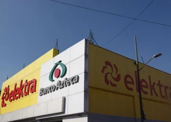 Presidente de la Corte admite y asume amparo de Elektra contra crédito fiscal millonario