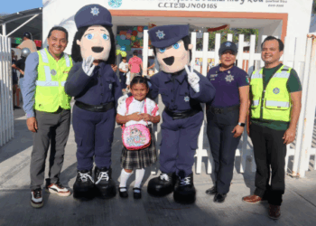 Atenea Gómez Ricalde da inicio al ciclo escolar 2025-2026 en Isla Mujeres con seguridad y atención integral para las y los estudiantes