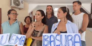 Habitantes de Bali protestan por constantes quemas junto a sus hogares