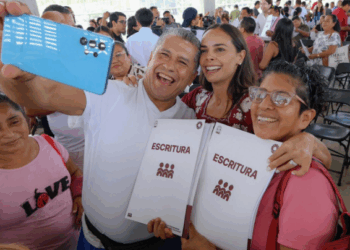 Ana Paty Peralta y Mara Lezama dan certeza jurídica al patrimonio de familias cancunenses