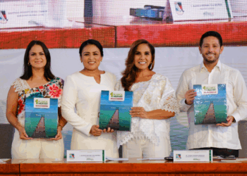 Mara Lezama acompaña a Blanca Merari en su primer informe de gobierno en Puerto Morelos