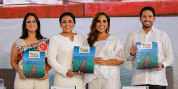 Mara Lezama acompaña a Blanca Merari en su primer informe de gobierno en Puerto Morelos