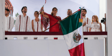 Mara Lezama celebra el 215 aniversario del Grito de Independencia junto al pueblo quintanarroense en una noche de unidad y fervor patrio