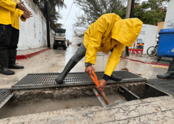 Gobierno de Isla Mujeres refuerza trabajos ante lluvias registradas por la onda tropical número 33