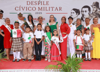 Con gran participación ciudadana se realiza en Isla Mujeres el Desfile Cívico-Militar 2025