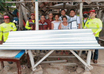 Gobierno de Isla Mujeres inicia entrega a domicilio de láminas de zinc para fortalecer las viviendas de las familias más vulnerables