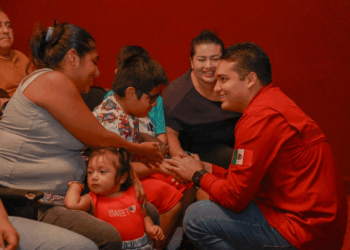 Eduardo Asencio impulsa la inclusión con concierto en Lengua de Señas Mexicana, inspirado en Cri-Cri